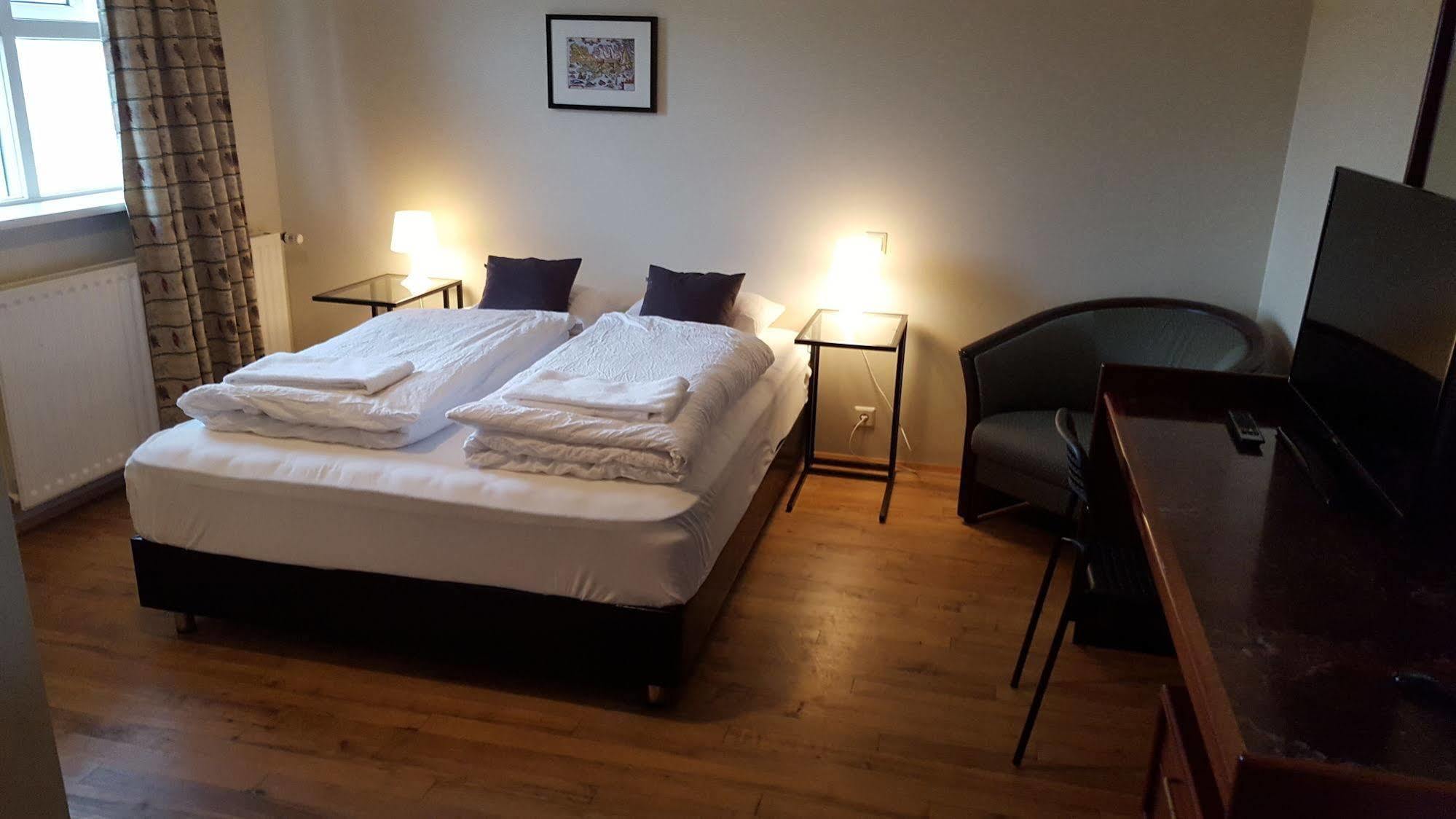 Hotel Sveinbjarnargerdi Svalbarthseyri エクステリア 写真